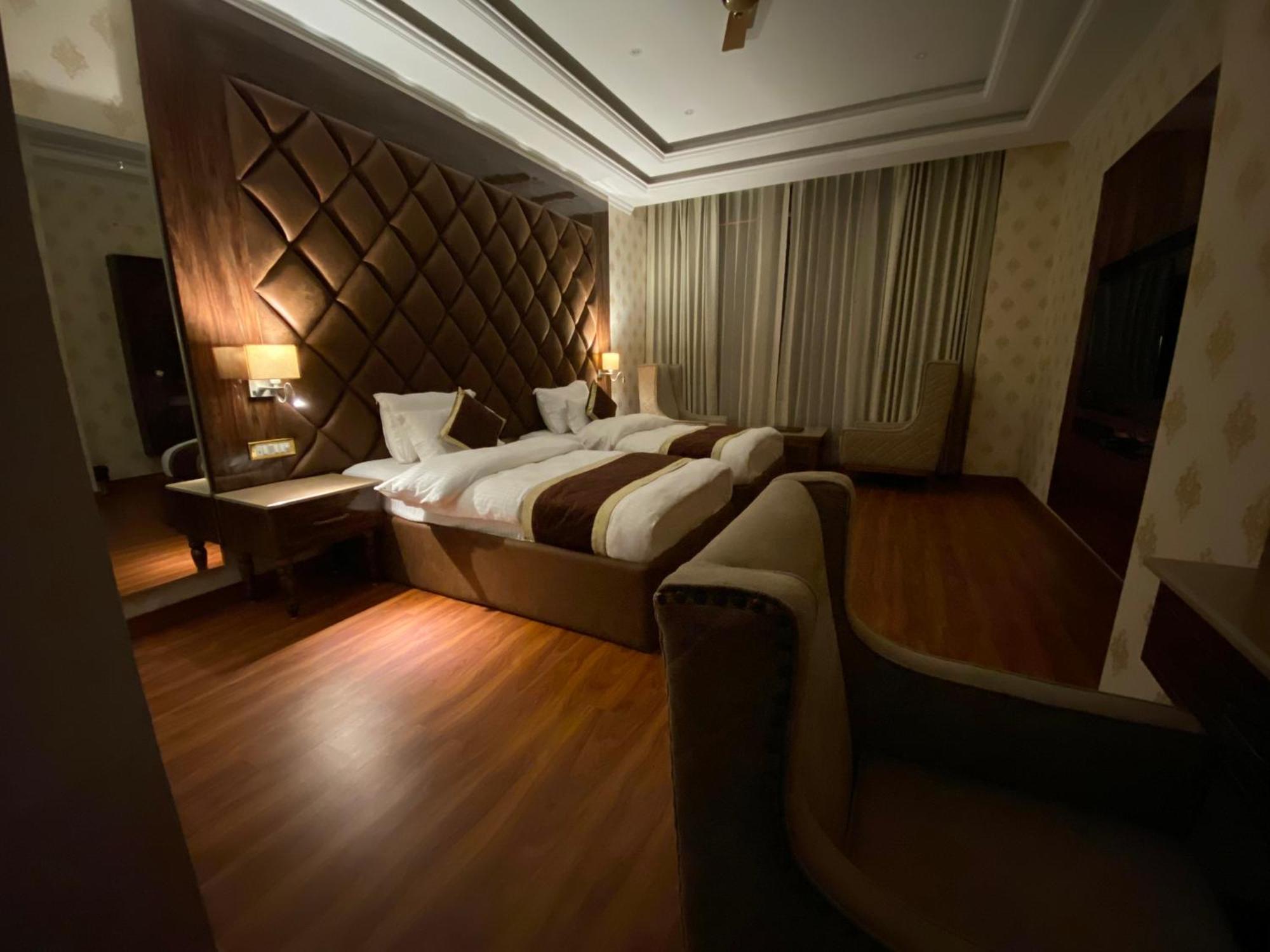 Grand Him Queen Ac Centralized Dharamshala Exterior photo