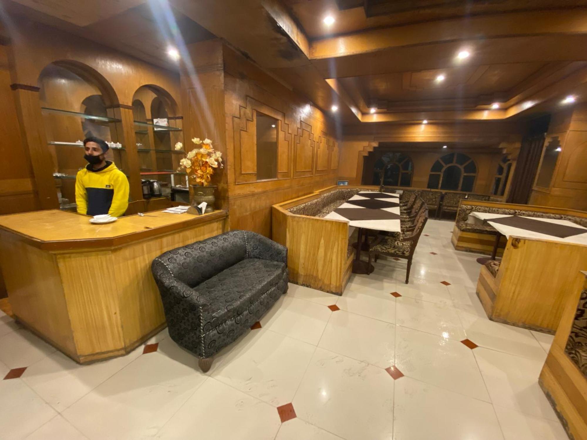 Grand Him Queen Ac Centralized Dharamshala Exterior photo