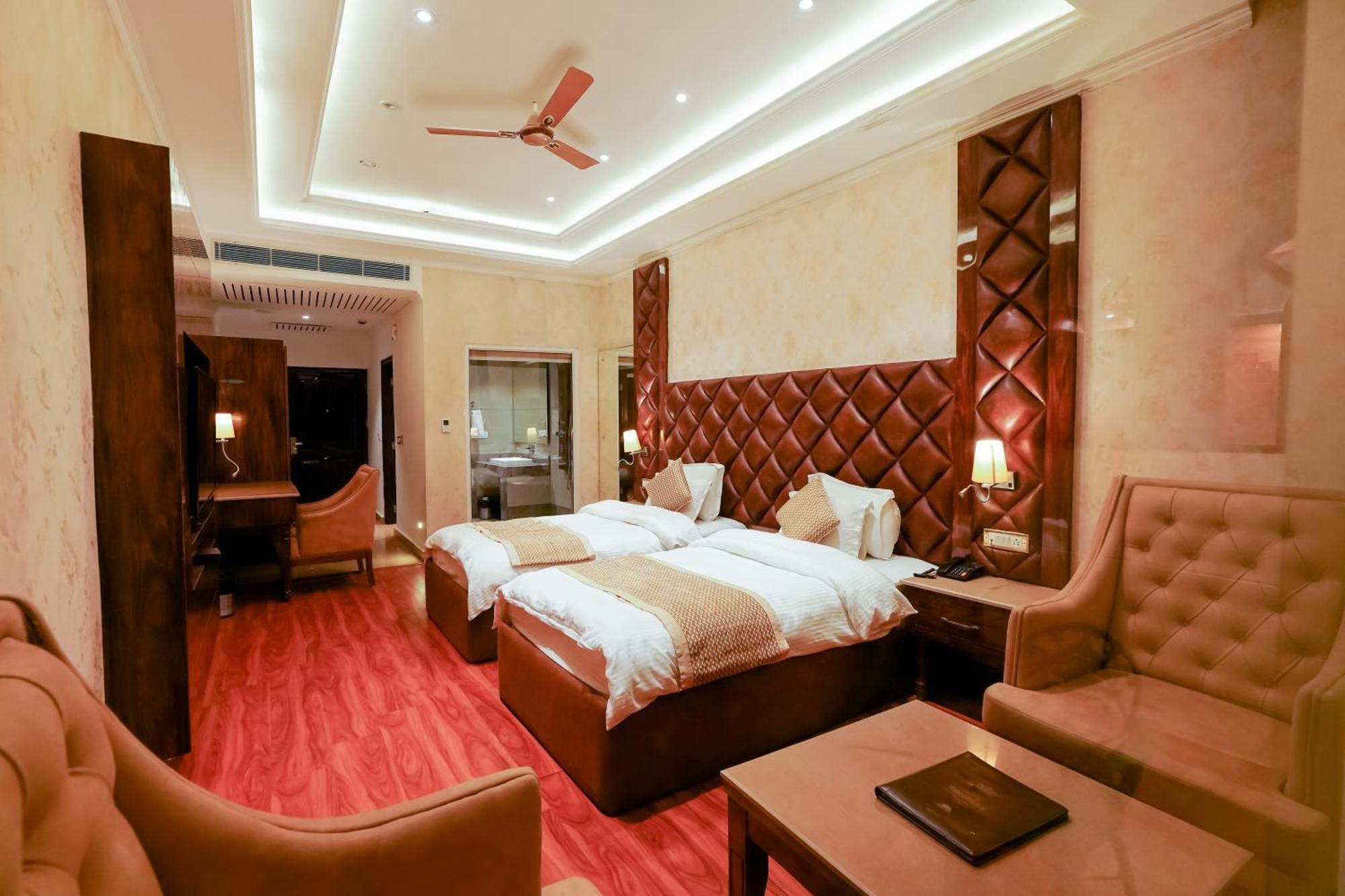 Grand Him Queen Ac Centralized Dharamshala Exterior photo