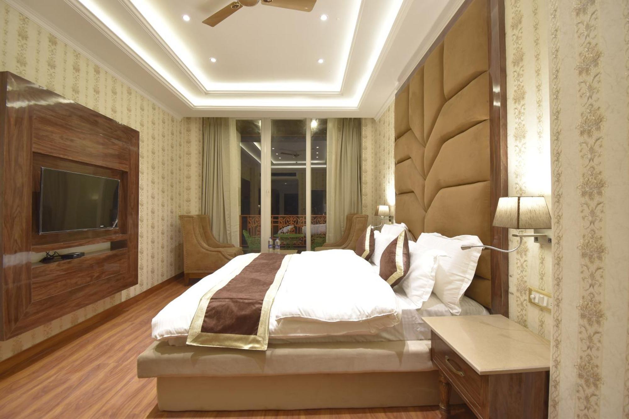 Grand Him Queen Ac Centralized Dharamshala Exterior photo