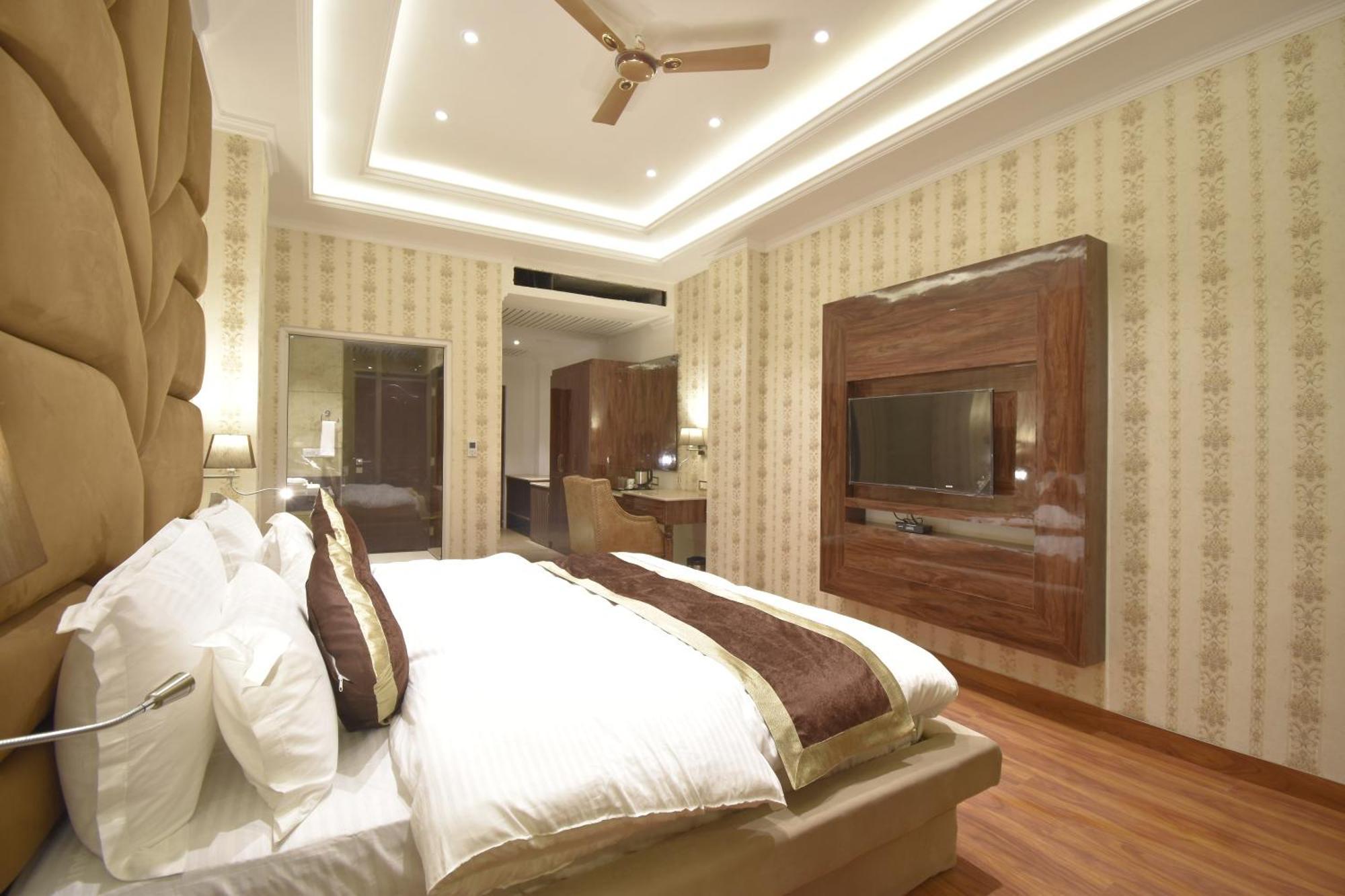 Grand Him Queen Ac Centralized Dharamshala Exterior photo