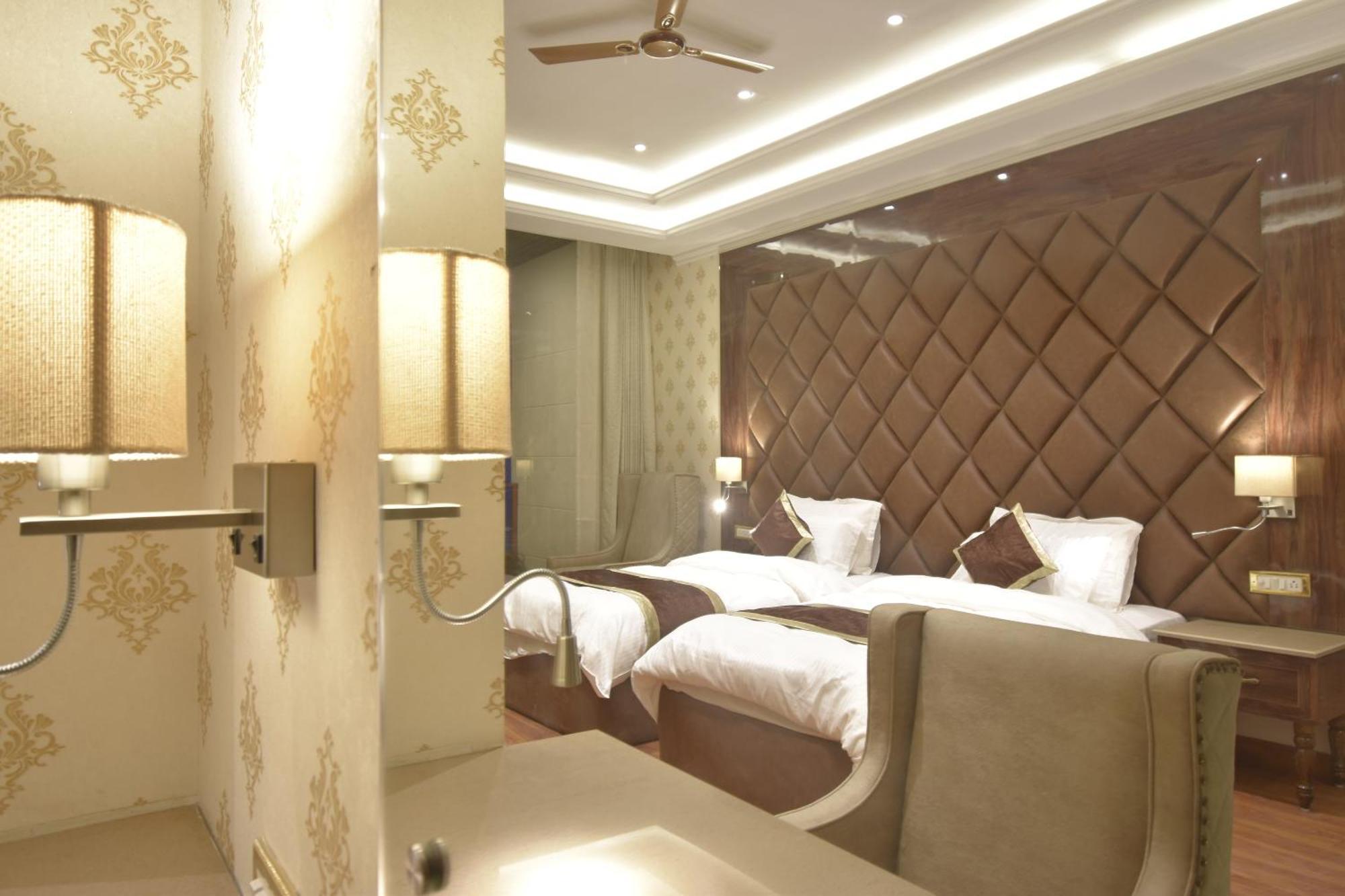Grand Him Queen Ac Centralized Dharamshala Exterior photo