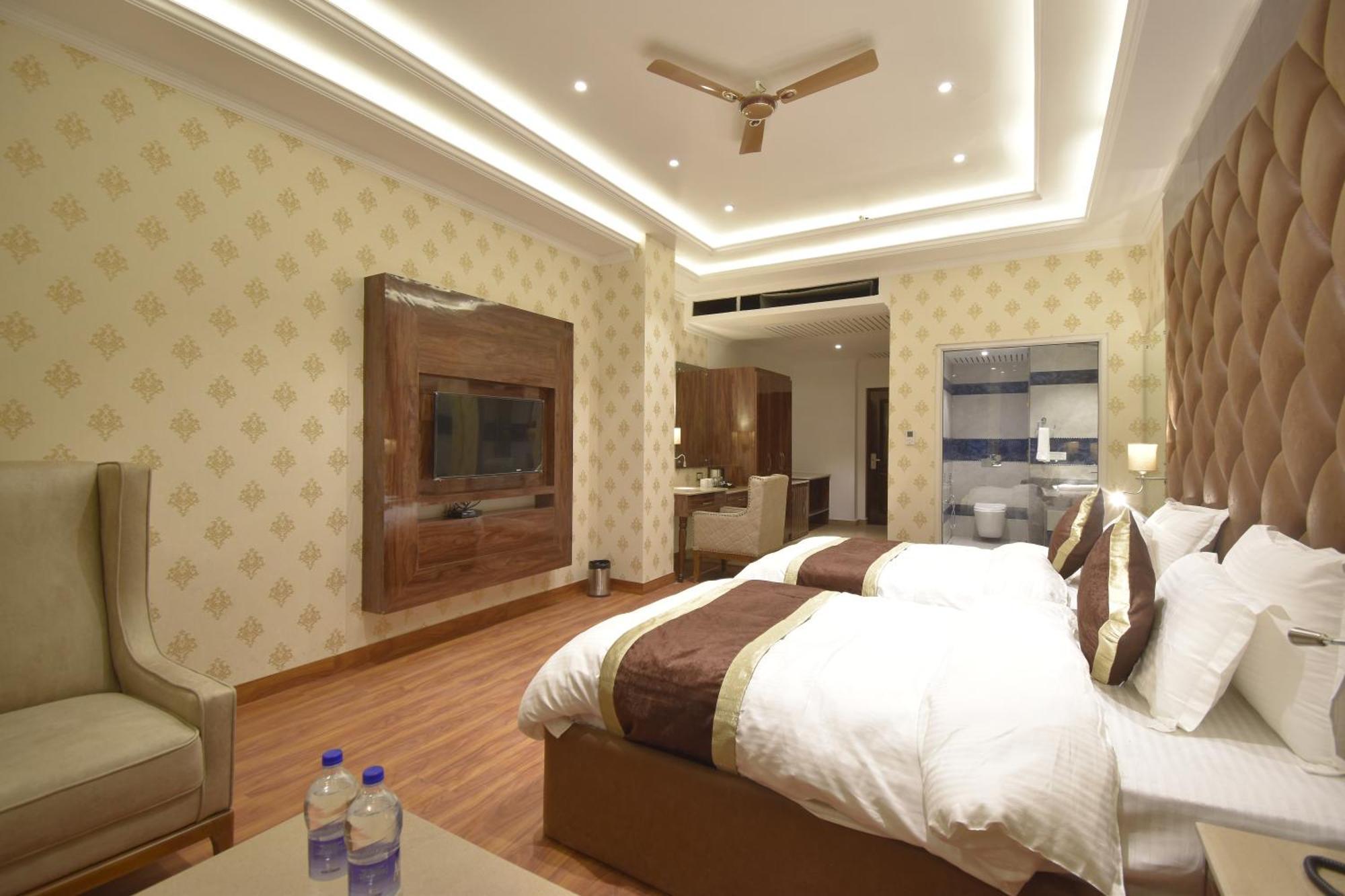 Grand Him Queen Ac Centralized Dharamshala Exterior photo