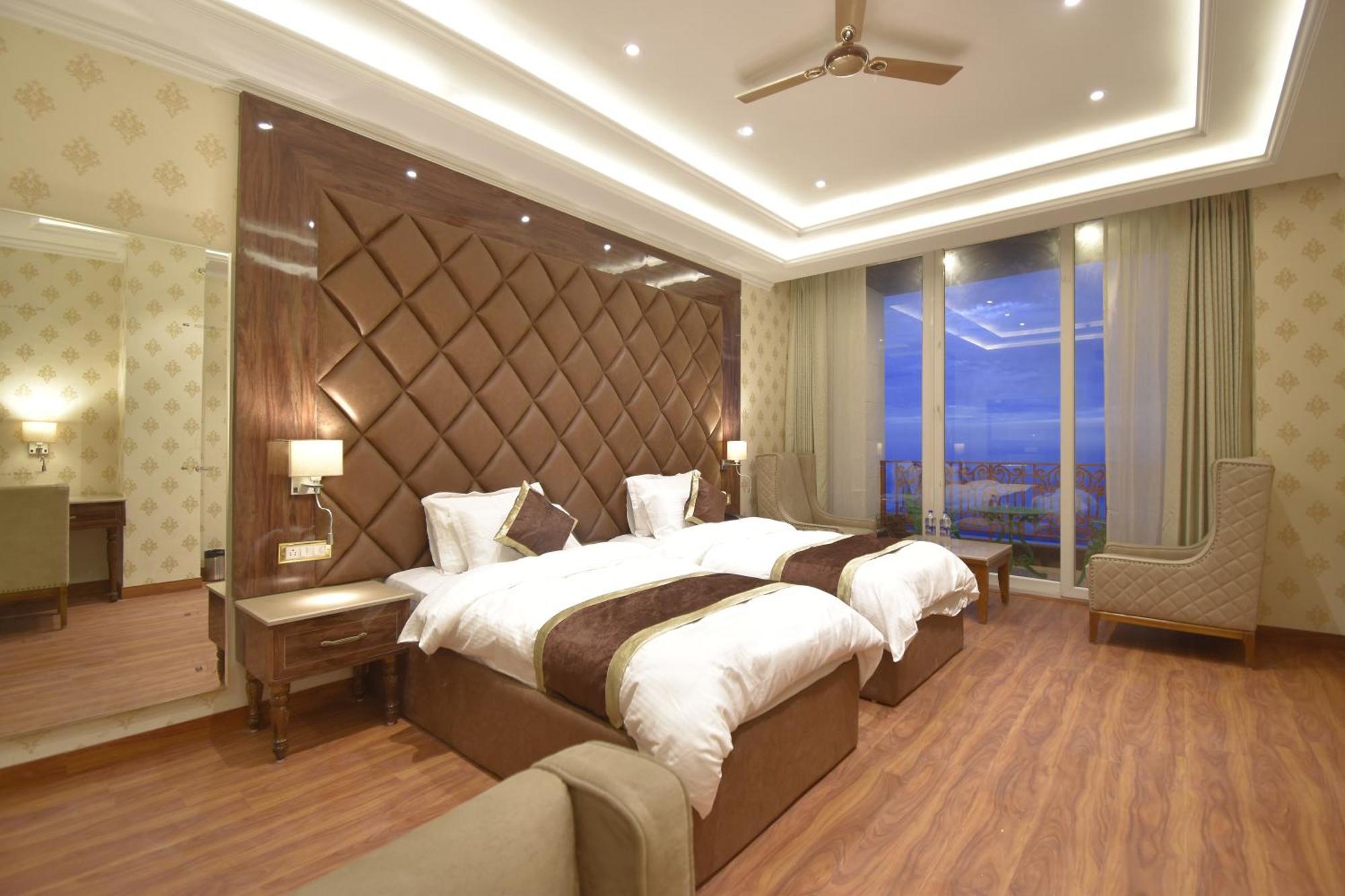 Grand Him Queen Ac Centralized Dharamshala Exterior photo